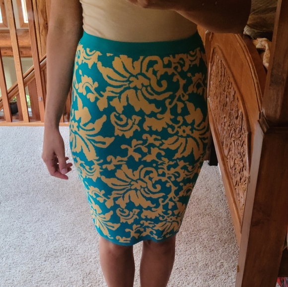 Jealous Tomato Pencil Skirt. Sz small. Turquoise and yellow. - Picture 3 of 4